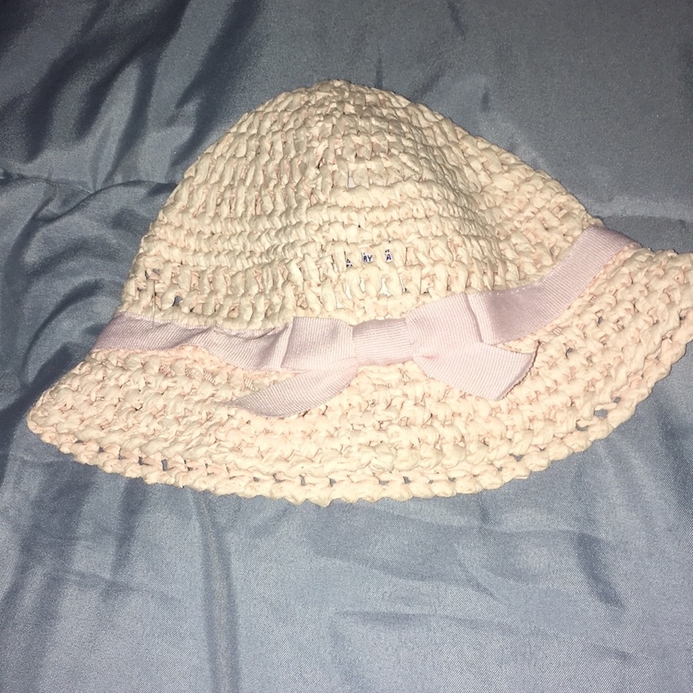 Pale pink hat with bow